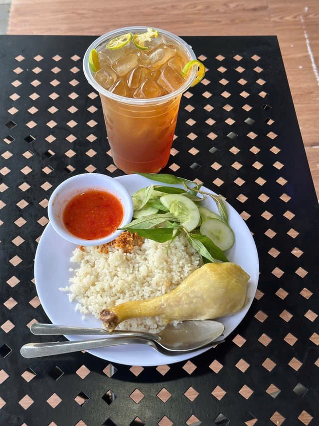 Cơm Gà Luộc cho học sinh và anh chị em văn phòng